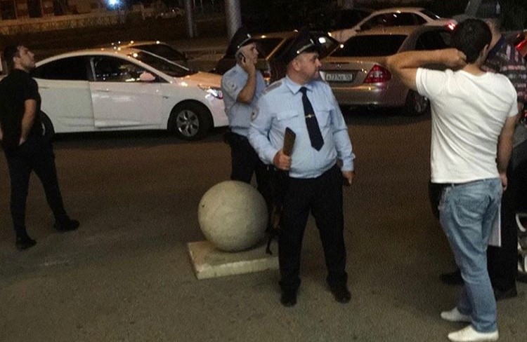 Возле ставропольского ТЦ нашли автомат Возле ставропольского ТЦ нашли автомат