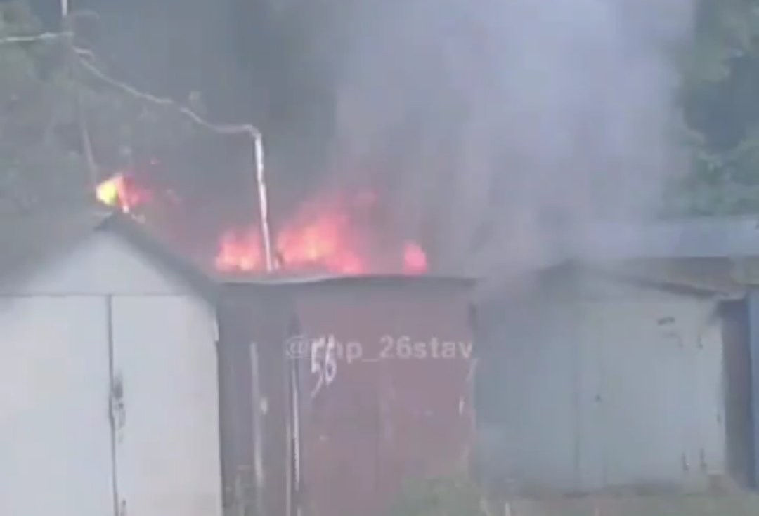 Несколько гаражей загорелись в Ставрополе Несколько гаражей загорелись в Ставрополе