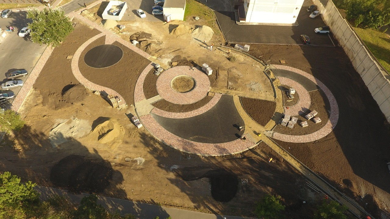 Сквер на проспекте Кулакова в Ставрополе продолжают благоустраивать Сквер на проспекте Кулакова в Ставрополе продолжают благоустраивать